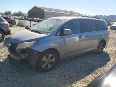 5TDKK3DC3BS****** 2011 Toyota Sienna