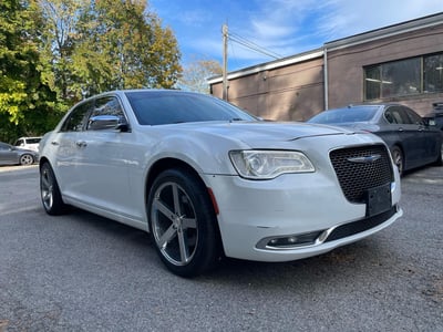 2C3CCAKG8JH****** 2018 Chrysler 300C