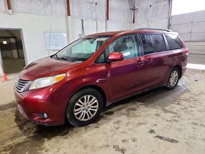 5TDYK3DC8CS****** 2012 Toyota Sienna
