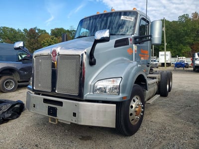1XKZDK9X4RJ****** 2024 Kenworth T880