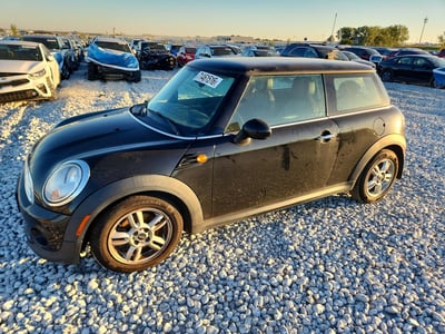 WMWSU3C56DT****** 2013 MINI Cooper