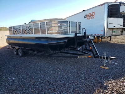 BUJ1290***** 2021 Sun Tracker Boat&trlr