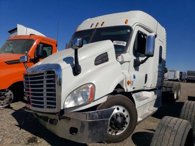 1FUJGHDVXCS****** 2012 Freightliner Cascadia