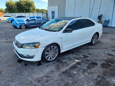 1VWBT7A36FC****** 2015 Volkswagen Passat