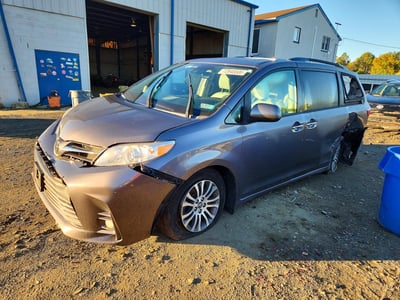5TDYZ3DC1KS****** 2019 Toyota Sienna