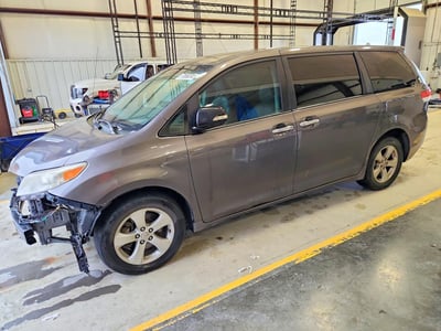 5TDKK3DC8BS****** 2011 Toyota Sienna