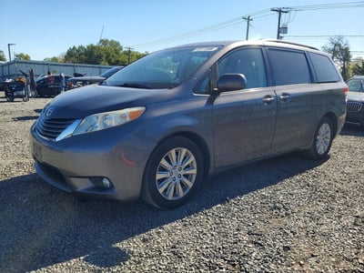 5TDDK3DC5BS****** 2011 Toyota Sienna