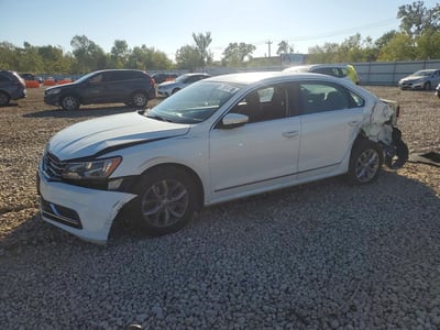 1VWAT7A38HC****** 2017 Volkswagen Passat