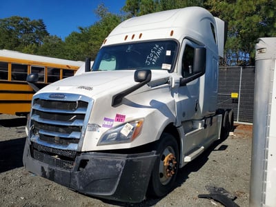 3AKJHHDR6JS****** 2018 Freightliner Cascadia 123