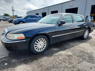 1LNHM81W44Y****** 2004 Lincoln Town Car