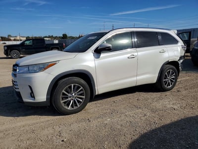 5TDJZRFH3HS****** 2017 Toyota Highlander