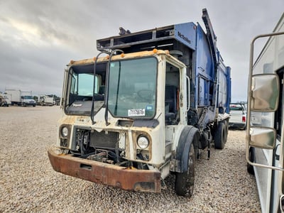 1M2AV02C3AM****** 2010 Mack Mru613