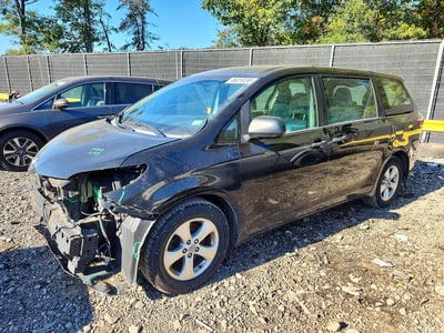 5TDZK3DCXGS****** 2016 Toyota Sienna