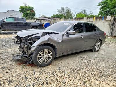 JN1CV6AR8FM****** 2015 Infiniti Q40