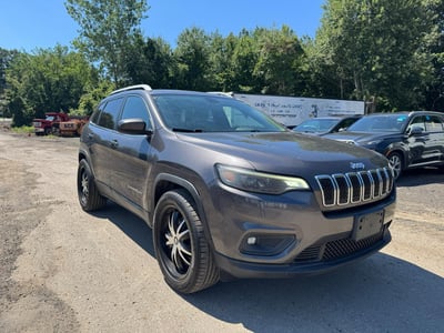 1C4PJMLB9KD****** 2019 Chrysler Cherokee