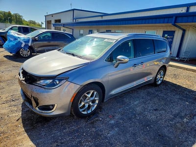 2C4RC1GG7JR****** 2018 Chrysler Pacifica