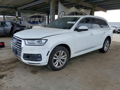 WA1AAAF75HD****** 2017 Audi Q7