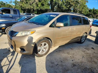 5TDKK3DC9BS****** 2011 Toyota Sienna