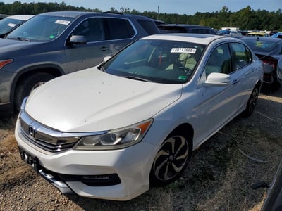 1HGCR2F82GA****** 2016 Honda Accord