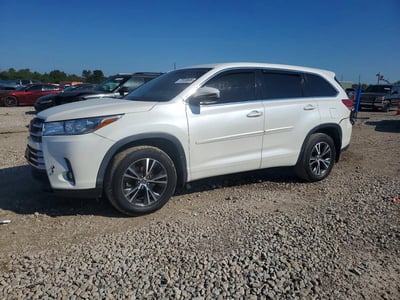 5TDZZRFH6HS****** 2017 Toyota Highlander
