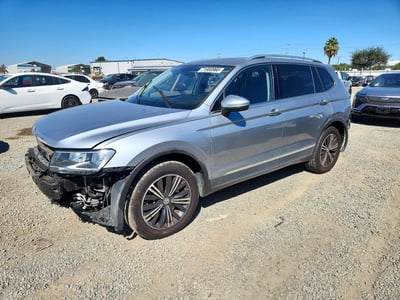 3VV3B7AXXKM****** 2019 Volkswagen Tiguan