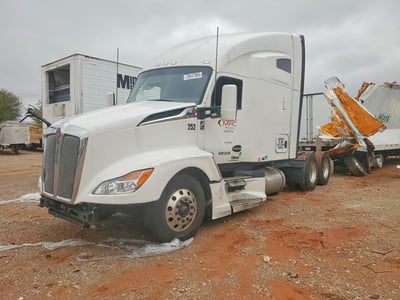 1XKYD49X1RJ****** 2024 Kenworth T680