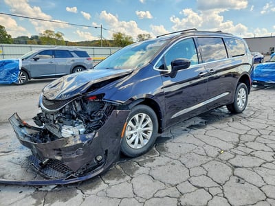 2C4RC1FG1JR****** 2018 Chrysler Pacifica