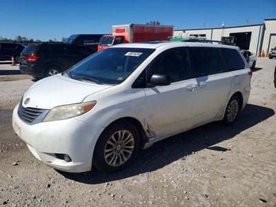 5TDYK3DC1BS****** 2011 Toyota Sienna