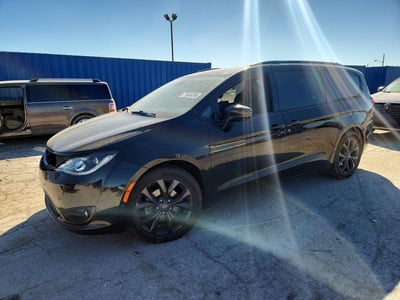 2C4RC1BG0KR****** 2019 Chrysler Pacifica