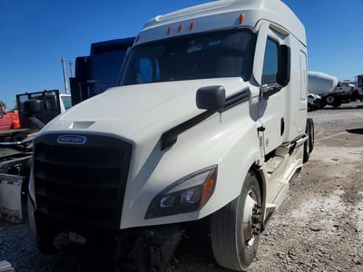 3AKJHHDR6RS****** 2024 Freightliner Cascadia 126