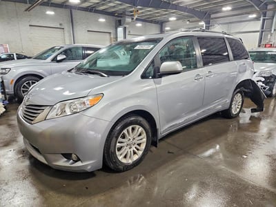 5TDYZ3DC1HS****** 2017 Toyota Sienna