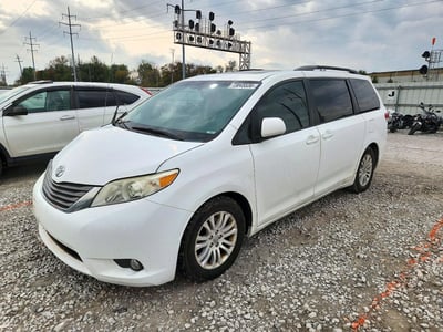 5TDYK3DC3BS****** 2011 Toyota Sienna