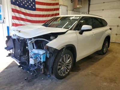 5TDFZRBHXLS****** 2020 Toyota Highlander