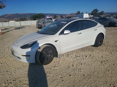 5YJ3E1EA8NF****** 2022 Tesla Model 3