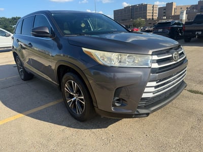 5TDZARFH1HS****** 2017 Toyota Highlander