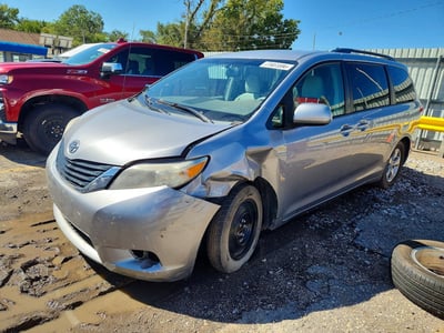 5TDKK3DC6CS****** 2012 Toyota Sienna