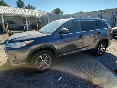 5TDKZRFH7KS****** 2019 Toyota Highlander