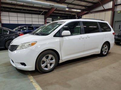 5TDKK3DC8BS****** 2011 Toyota Sienna