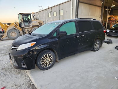 5TDYZ3DC4JS****** 2018 Toyota Sienna