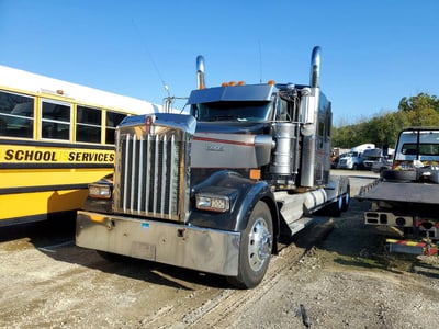 1XKWD49X9CJ****** 2012 Kenworth W9 Series