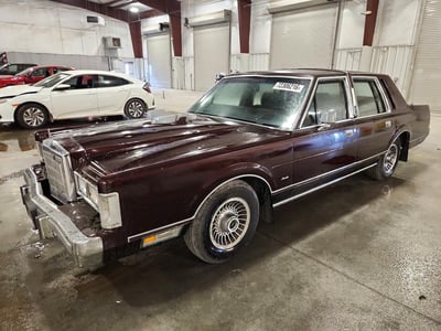 1LNBM81F0JY****** 1988 Lincoln Town Car