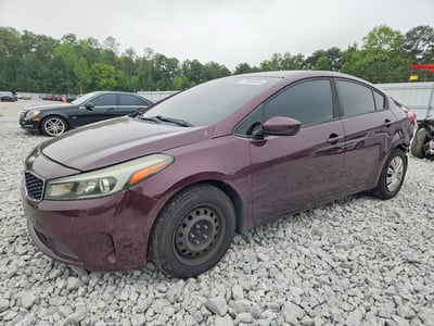 3KPFK4A72HE****** 2017 Kia Forte