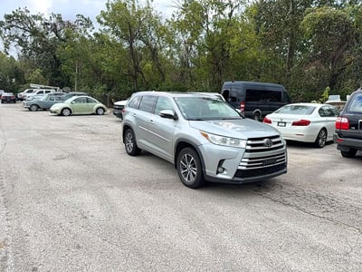 5TDJZRFH0HS****** 2017 Toyota Highlander