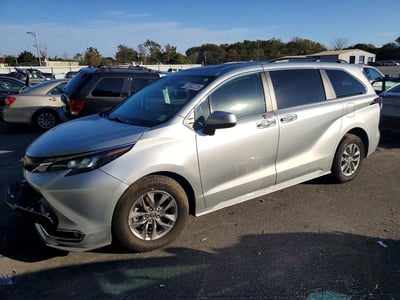5TDYRKEC4RS****** 2024 Toyota Sienna Hybrid