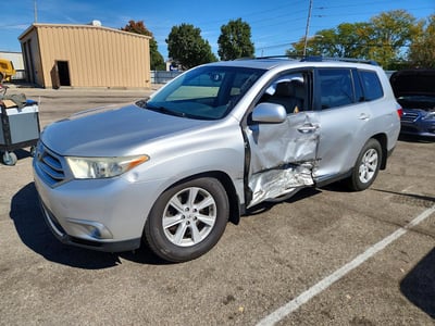 5TDBK3EH8DS****** 2013 Toyota Highlander