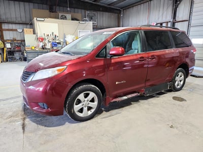 5TDKK3DC1BS****** 2011 Toyota Sienna