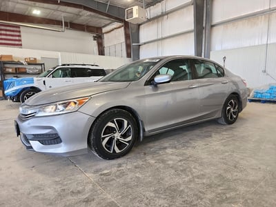 1HGCR2F37GA****** 2016 Honda Accord