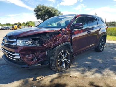 5TDZZRFH1JS****** 2018 Toyota Highlander