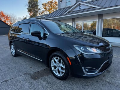 2C4RC1BG9JR****** 2018 Chrysler Pacifica