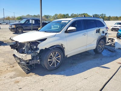 5TDKZRFH1HS****** 2017 Toyota Highlander